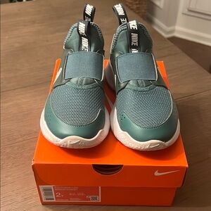 Nike Flex Runner 3 kids gym shoes